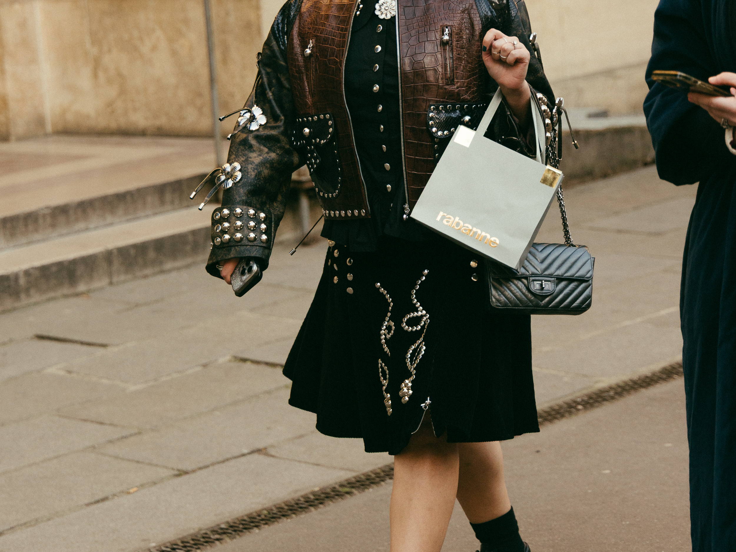 3 Tendances street-style incontournables de la Semaine de la Mode de Paris AW25