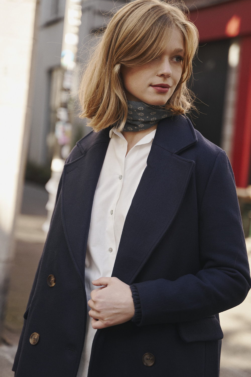 Mardi Editions - Manteau Claire Bleu marine 495€ - Victoria Blanc 175€ (2)