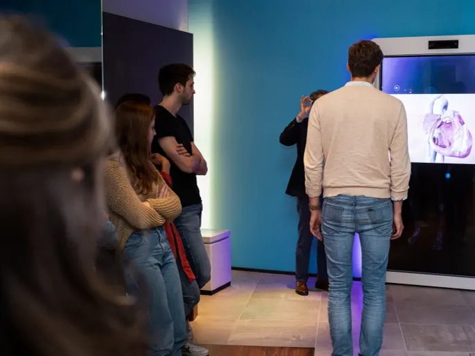 ARTSEN IN SPÉ KRIJGEN TOEKOMSTBAD BIJ LIVING TOMORROW
