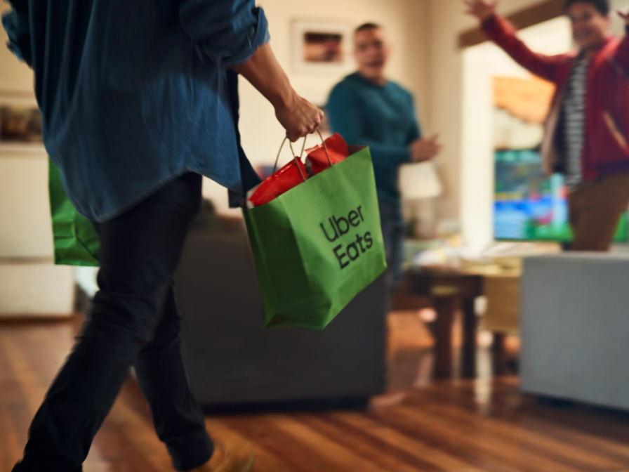 Uber Eats lance Uber One : économisez sur vos commandes de repas et de courses