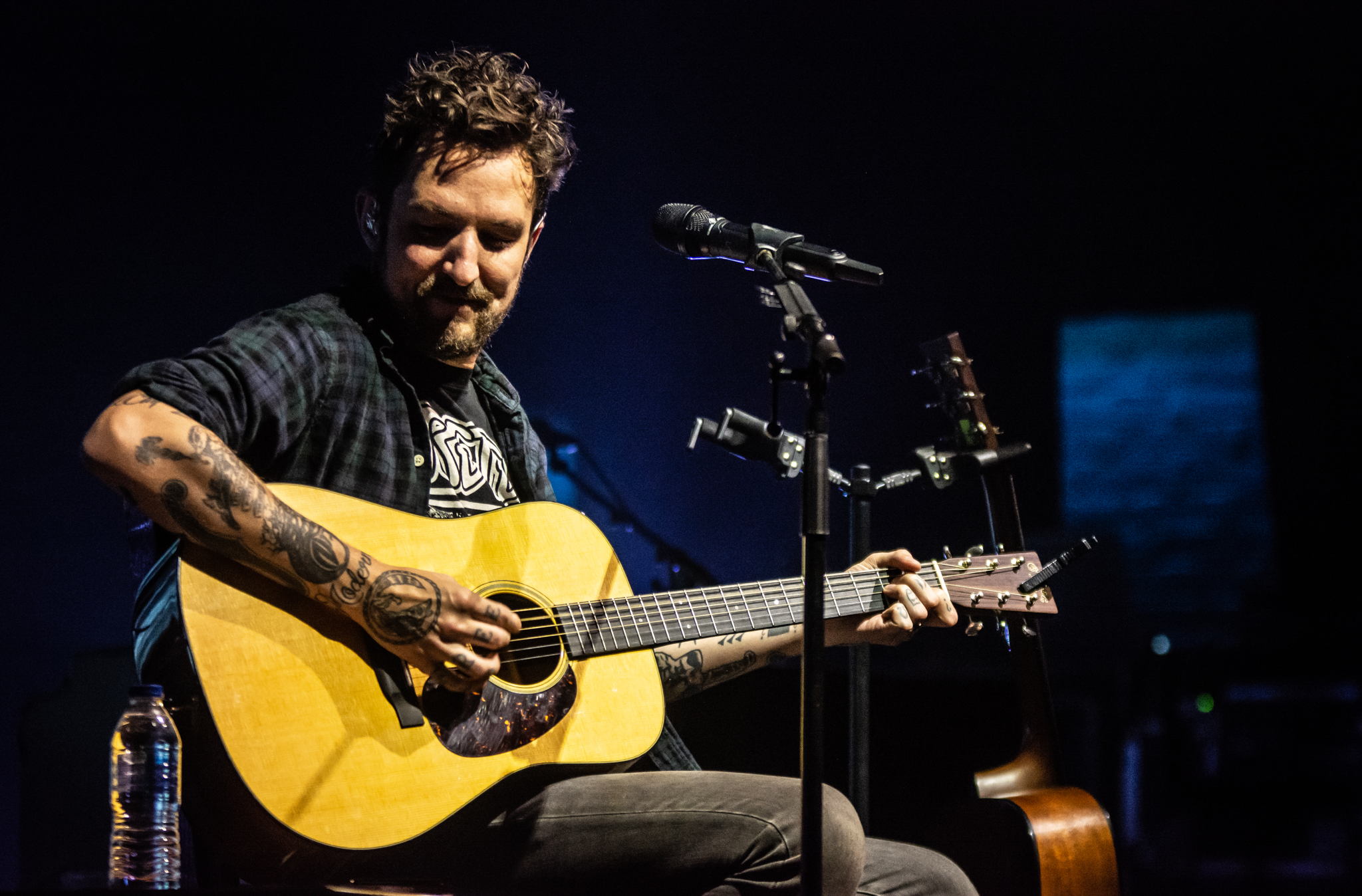 Frank Turner uses the SKM 6000 transmitter with a Neumann KK 205 super-cardioid condenser capsule​
Photo credit: insta@fuckinclairphotos​
