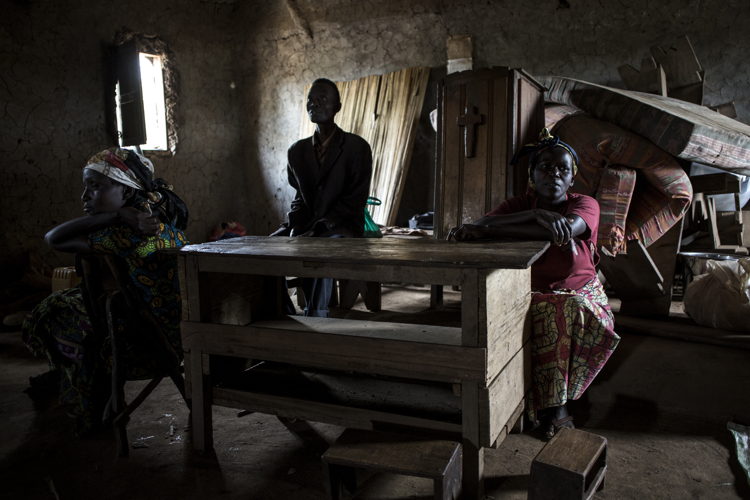 Internally displaced Congolese sit inside a church which is used as a shelter in Telega. ©John Wessels/MSF Internally displaced Congolese sit inside a church which is used as a shelter in Telega. ©John Wessels/MSF