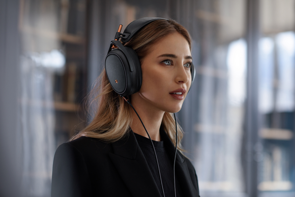 Meze Audio launches LIRIC – its first closed-back portable planar magnetic headphone