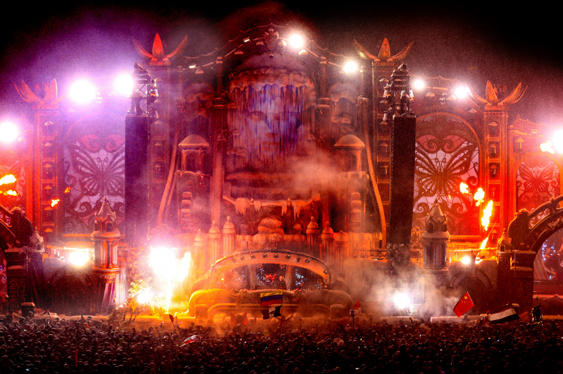 DJ Afrojack speelt een unieke set op 2.000m hoogte ter aankondiging van volledige line-up van Tomorrowland Winter