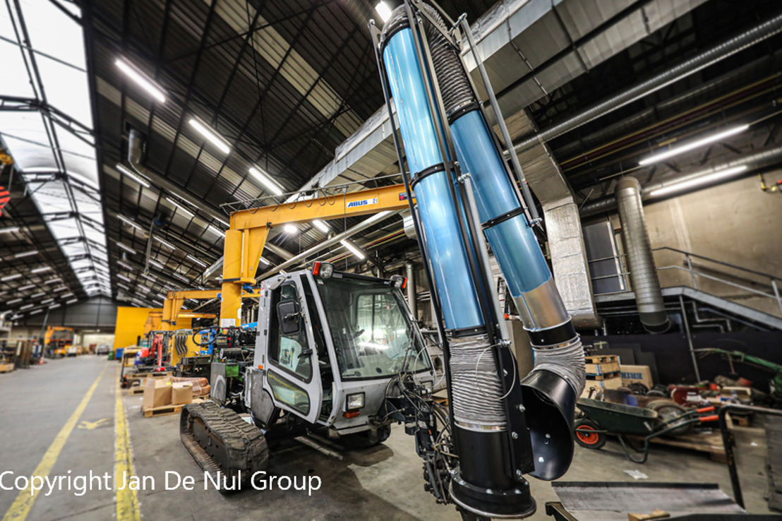 Innovative vacuum cleaner removes plastic from nature reserve in the port of Antwerp