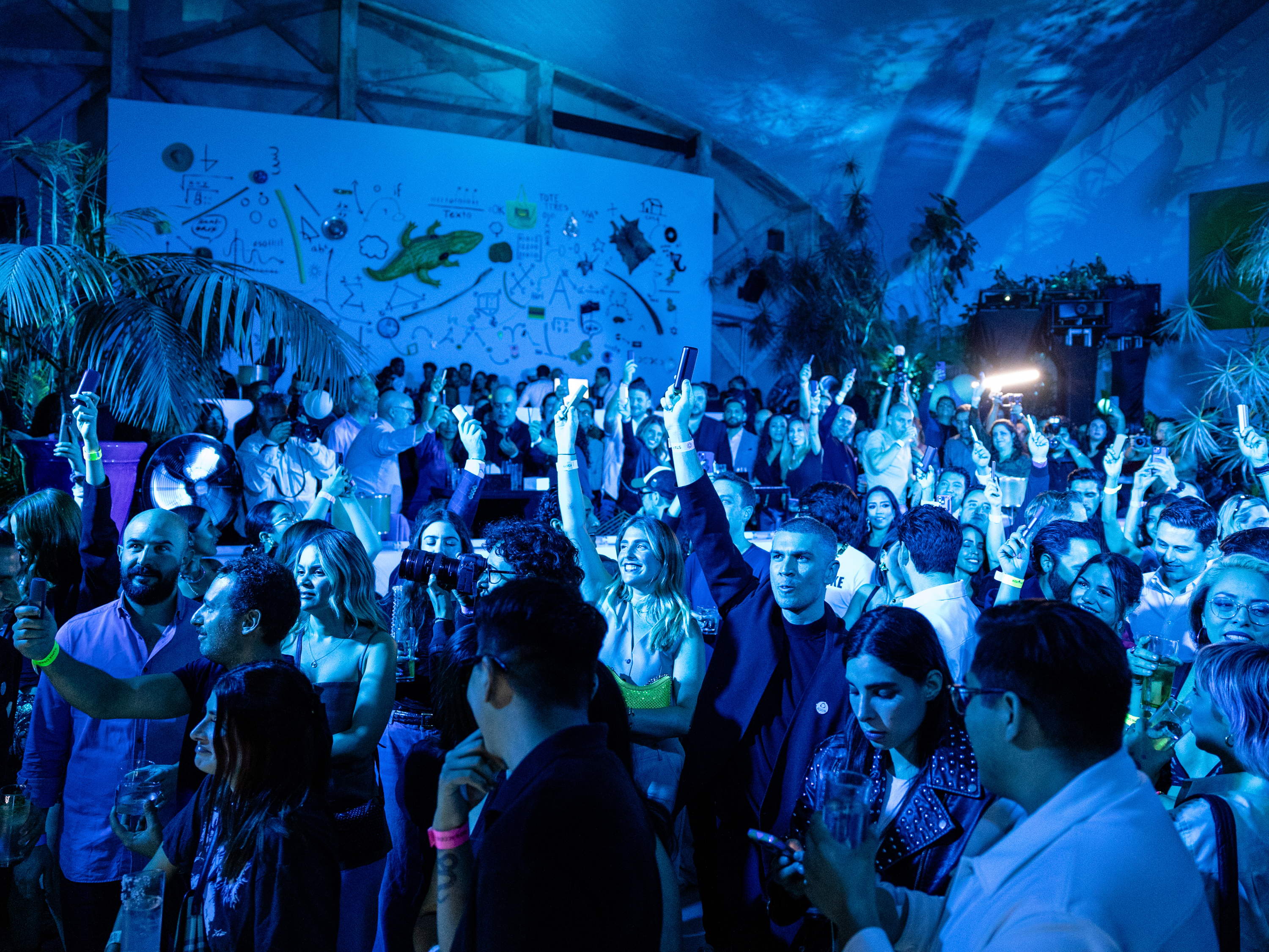 IQOS ILUMA llega a México al ritmo de Jungle en una noche de siguiente nivel