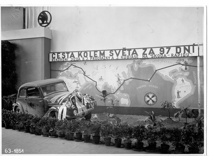 ŠKODA has been the most important car manufacturer in its
home country for 85 years. In 1936, demanding long-distance
journeys enhanced the company’s reputation and market
success, for example, the round-the-world trip of Břetislav
Jan Procházka and Jindřich Kubias in a semi-convertible
ŠKODA RAPID, which was practically a standard production
model.
