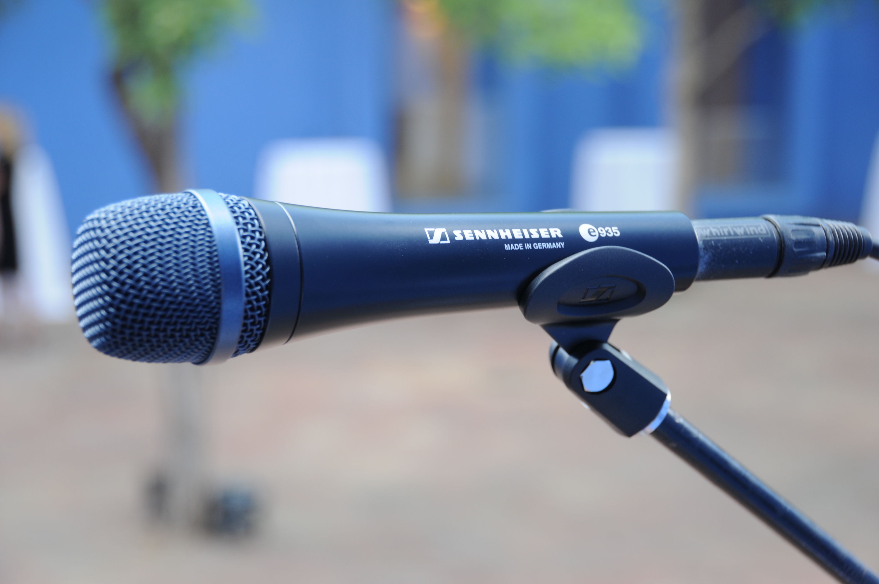 Several Sennheiser e 935 cardioid microphones handled vocal duties, while an e 906 super-cardioid was used on guitar amplifiers. The drum kit featured an e 901 on the kick drum, e 904s on the snare and toms and e 914s on the hi-hat and overheads