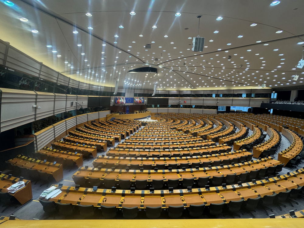 De grote vergaderzaal van het Europees Parlemen
