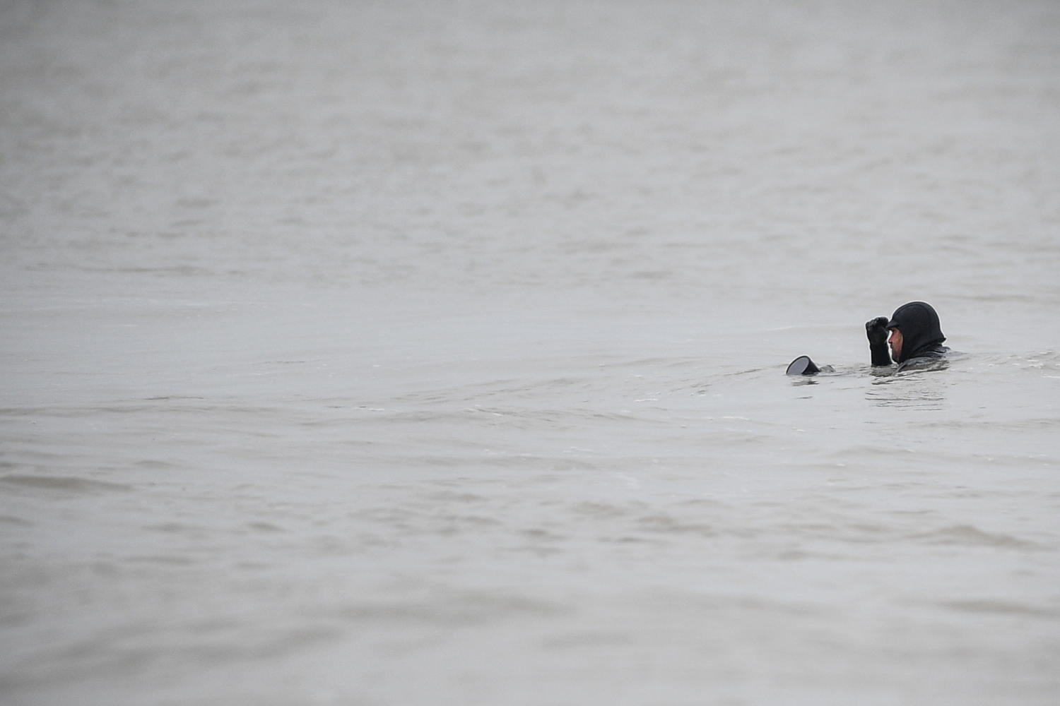De fotograaf in het water in Oostende (© Belgaimage - David Stockman)