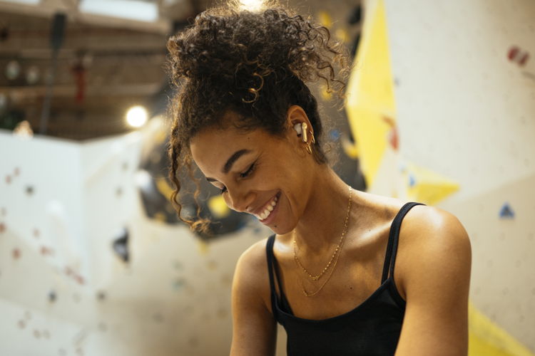 PIC_AMIRON100_24-07_Climbing-Area-Woman_v5