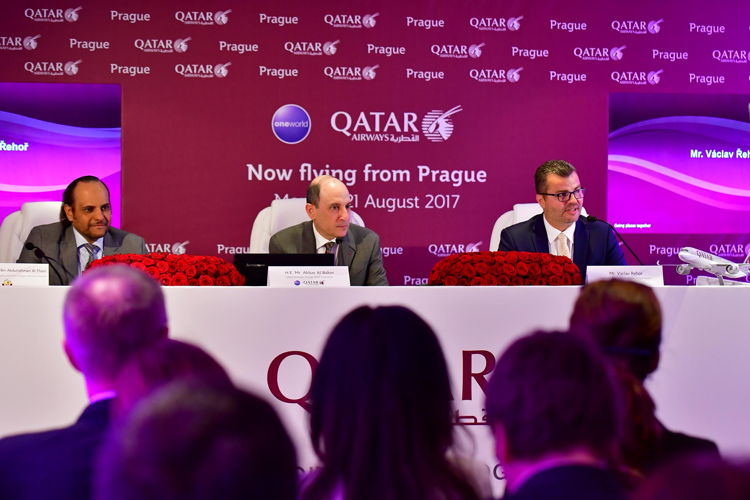 Tisková konference - Šejk Saoud bin Abdulrahman Al Thani (katarský ambasador v Německu), Akbar al-Bákir (generální ředitel Qatar Airways), Václav Řehoř 1