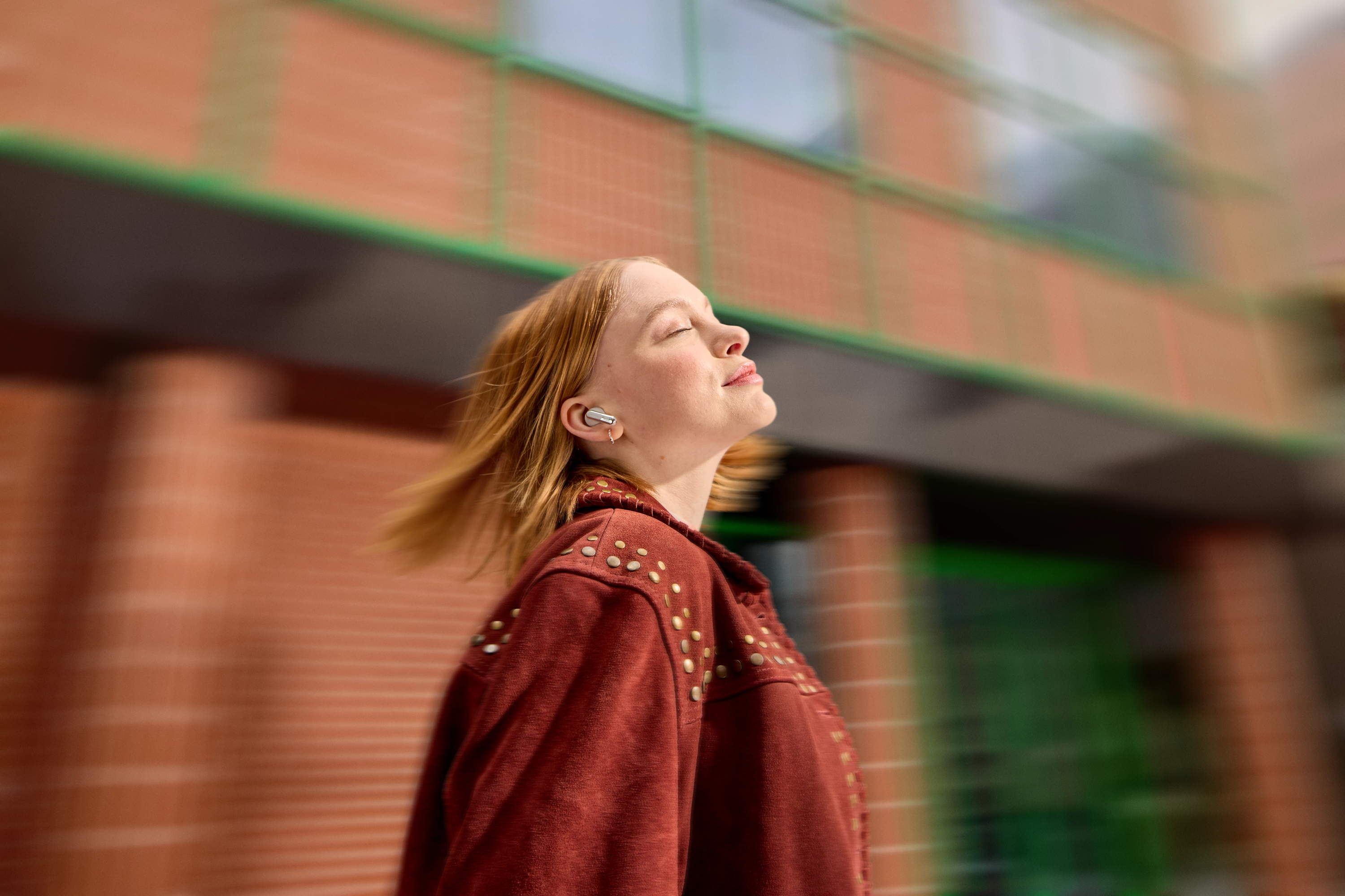 El color del sonido: lo audífonos JBL como íconos de estilo 