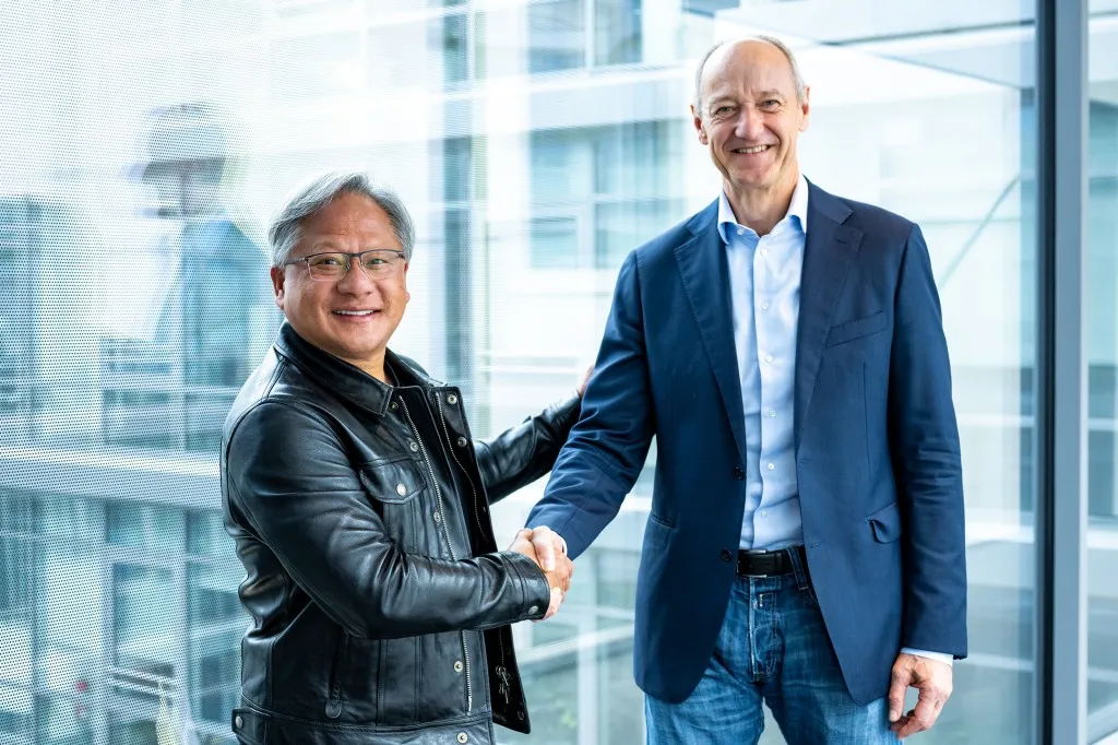 Roland Busch (r.), CEO van Siemens AG, en Jensen Huang, oprichter en CEO van Nvidia, op het lanceringsevenement van de Siemens Xcelerator op 29 juni 2022 in München.