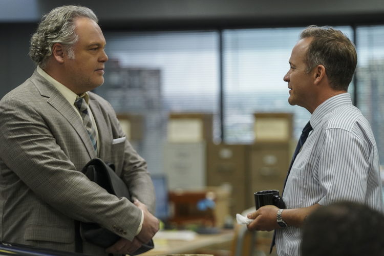 Sgt. Ian Lynch (Vincent D'Onofrio) en David Russell (Peter Sarsgaard)