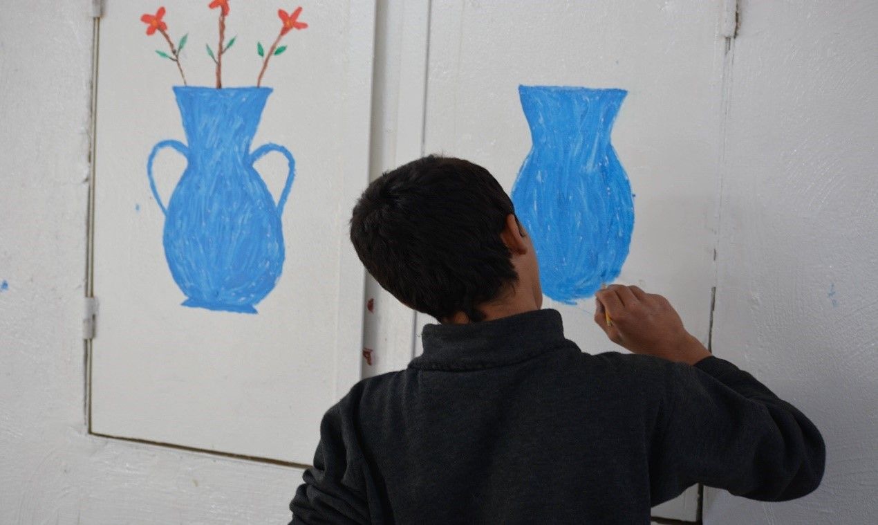 A teenager drawing on the wall at MSF’s mental health clinic at Al-Hol camp, northeast Syria 13/12/2023.