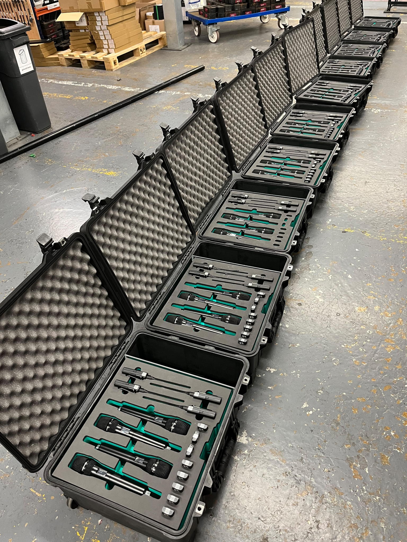 22live packed the EW-DX handheld and bodypack transmitters into ten convenient four-channel sets complete with headset mics and batteries 22live packed the EW-DX handheld and bodypack transmitters into ten convenient four-channel sets complete with headset mics and batteries