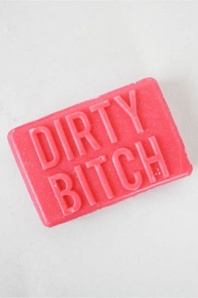 Juttu_FW23_Gift Republic_Zeep 'Dirty Bitch'_JUTTU_€5,95