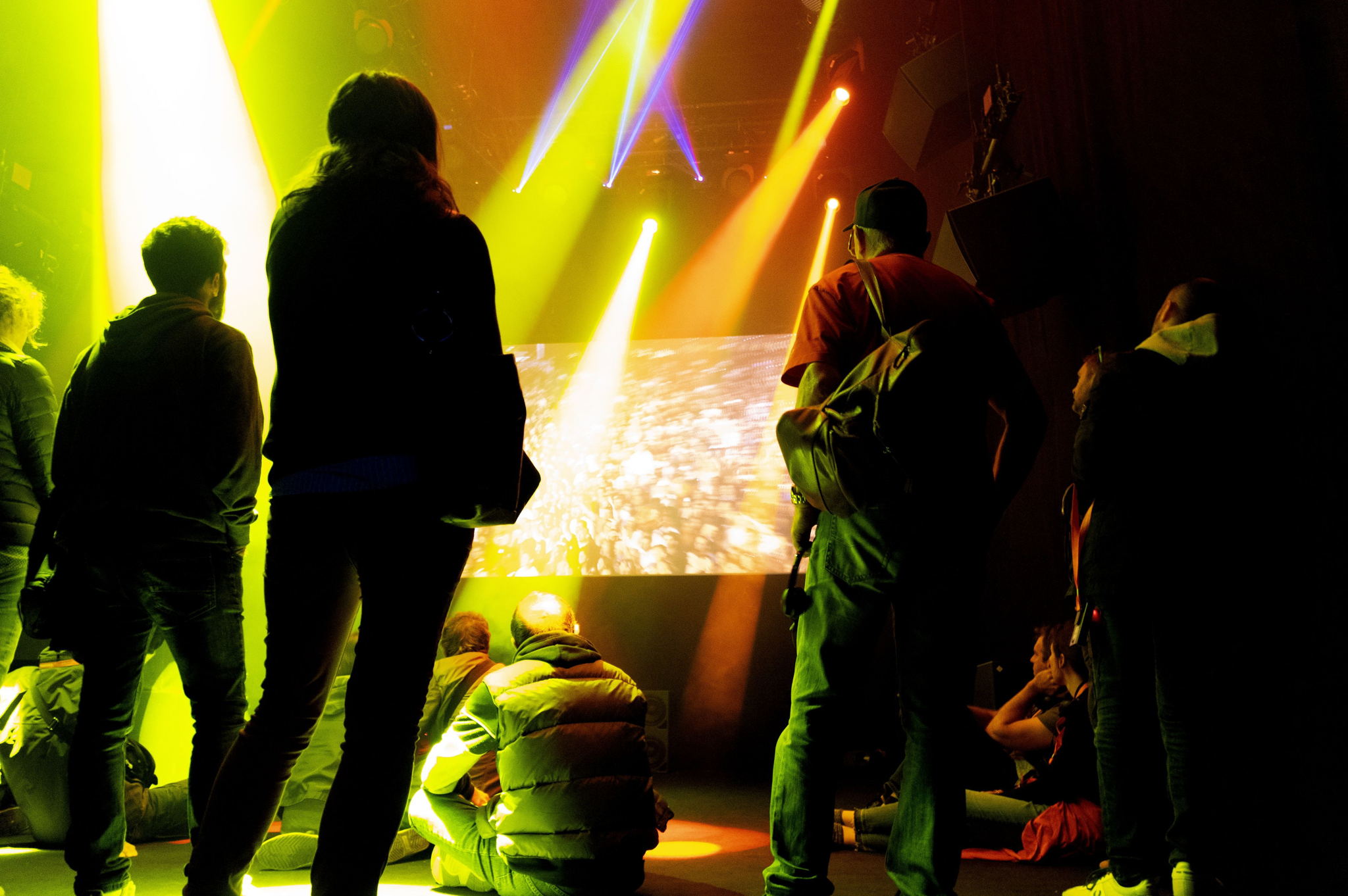 Ein Highlight der Ausstellung ist die Performance Zone, die die Besucher in den letzten Live-Auftritt von Pink Floyd mit dem ehemaligen Bandmitglied Roger Waters eintauchen lässt. Eine 24 Quadratmeter große Videowand und ein 17-Kanal-AMBEO-Remix erwarten die Gäste des Dortmunder U.​
​​
(Bild mit freundlicher Genehmigung von „The Pink Floyd Exhibition: Their Mortal Remains“)​