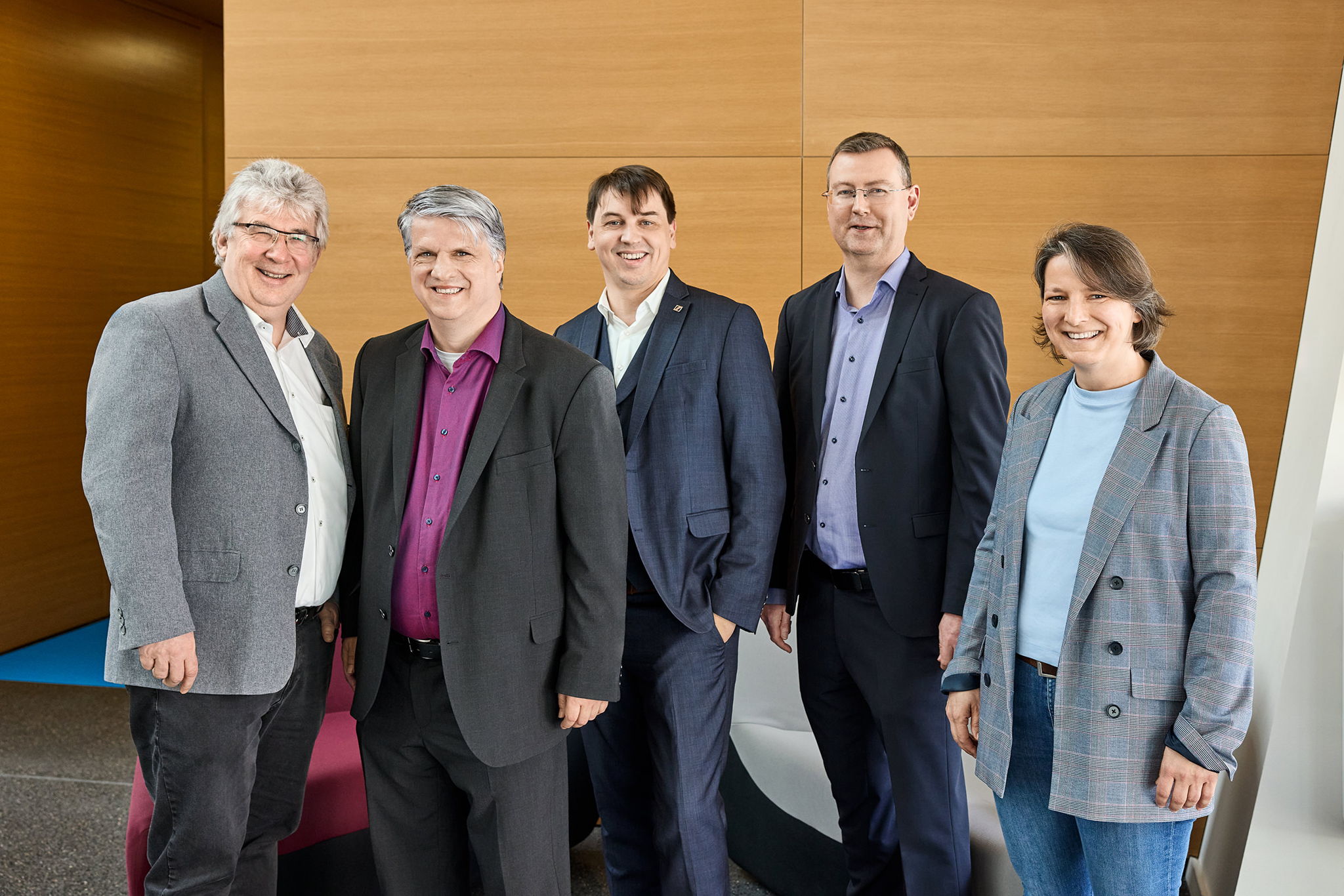 At the final workshop (from left to right): Dr. Walter Mattauch from the Federal Ministry for Economic Affairs and Climate Protection, Dr. Andreas Wilzeck, overall and German MERCI consortium lead, Jens Pilz, project lead for MERCI, Jan Outters, the French consortium lead of MERCI, and Dr. Anne Peleg-Rysavy from the German project agency DLR-PT At the final workshop (from left to right): Dr. Walter Mattauch from the Federal Ministry for Economic Affairs and Climate Protection, Dr. Andreas Wilzeck, overall and German MERCI consortium lead, Jens Pilz, project lead for MERCI, Jan Outters, the French consortium lead of MERCI, and Dr. Anne Peleg-Rysavy from the German project agency DLR-PT