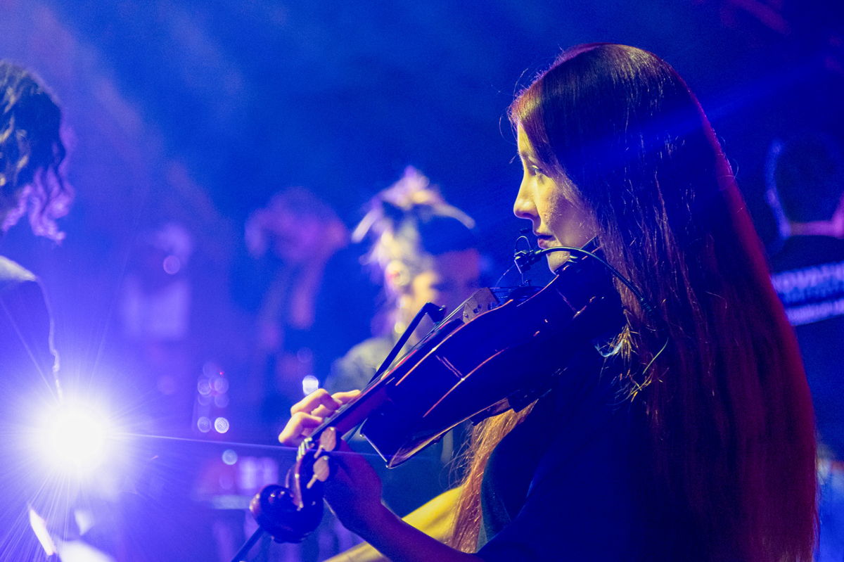 Molly Rogers auf der Bühne in Berlin