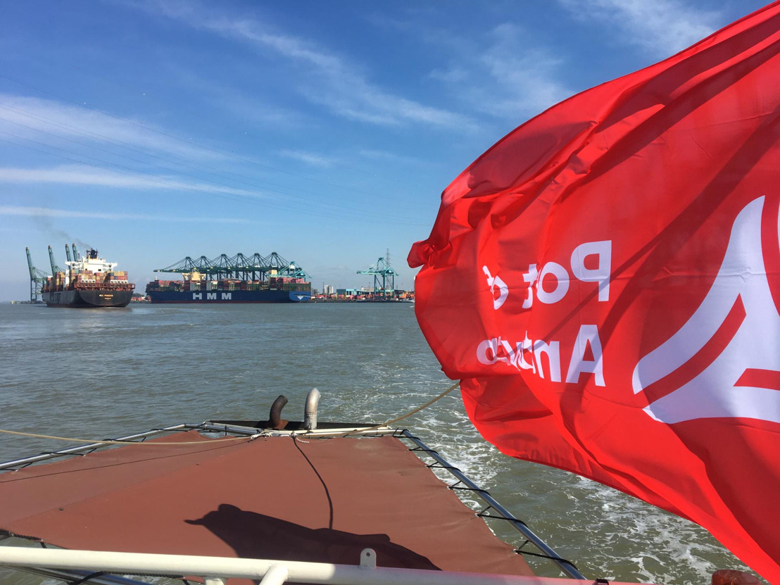 Grootste containerschip ter wereld in haven van Antwerpen