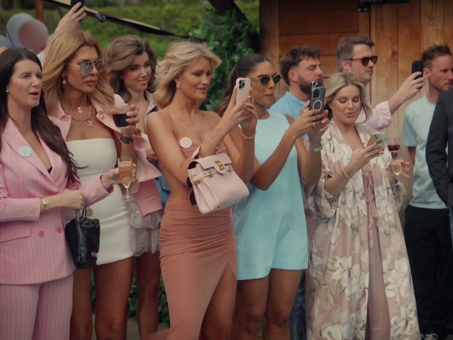 Roze, blauw of drama? Julie’s gender reveal neemt een verrassende wending in The Real Housewives Of Antwerp 