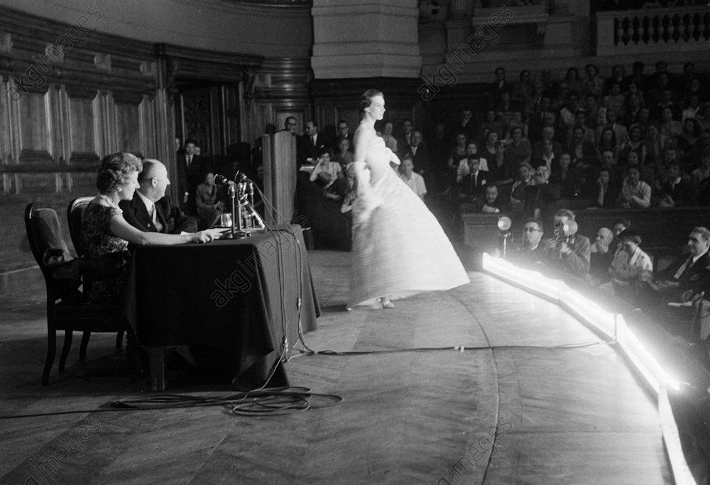 3rd August 1955: Christian Dior is giving a lecture on fashion in the Grand Amphithéâtre of the Sorbonne. AKG414123