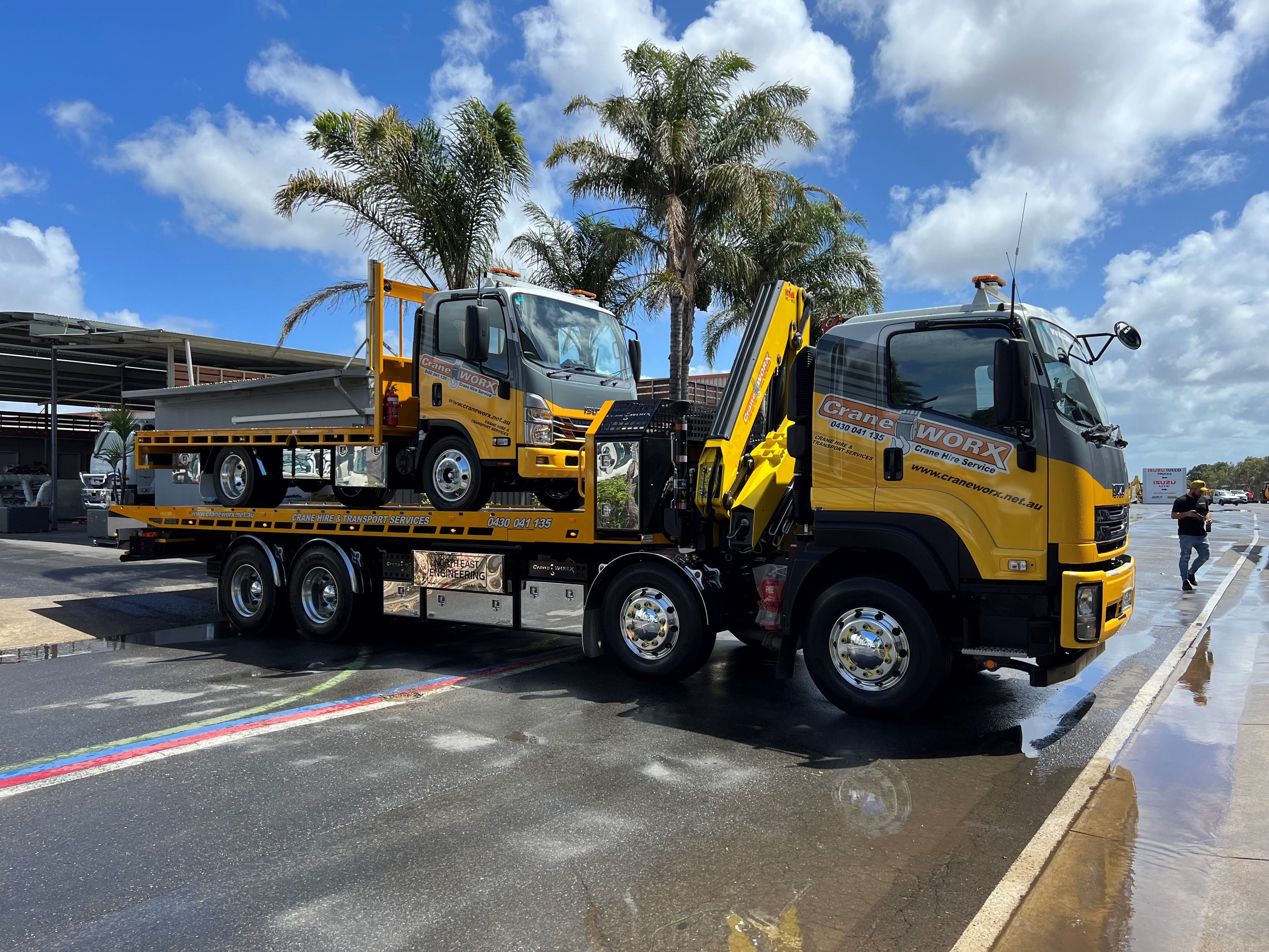 The Craneworx NQR 87-190 ‘Mini Me’ on the tray of the company’s FYJ 300-350 which won the 2022 Truck of the Year Grand Prize.