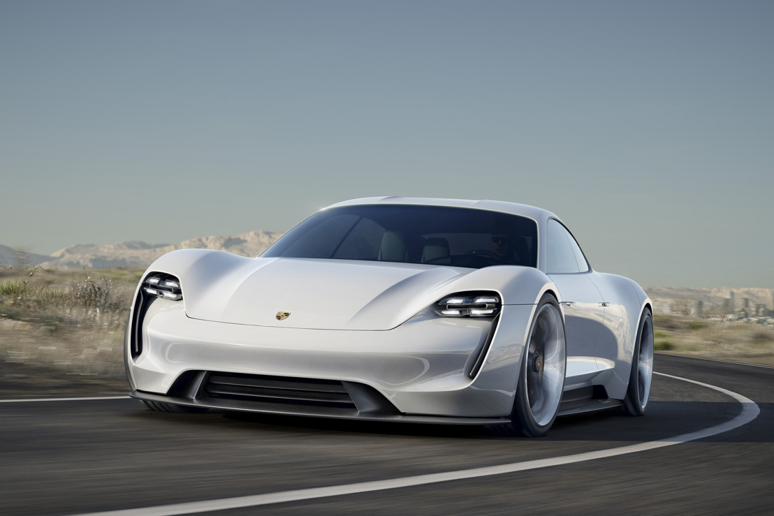 Porsche Mission E : 600 ch, 500 kilomètres d'autonomie, 15 minutes pour recharger la batterie 