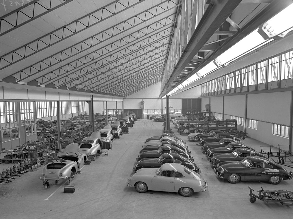 1952. En noviembre la producción automotriz comienza en el nuevo taller principal de la Planta 2, ubicado cerca de las instalaciones de Reutter