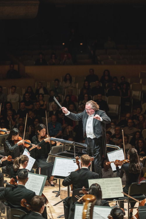 Stéphane Denève and the TSO (Photo courtesy of Toronto Symphony Orchestra/Jae Yang)