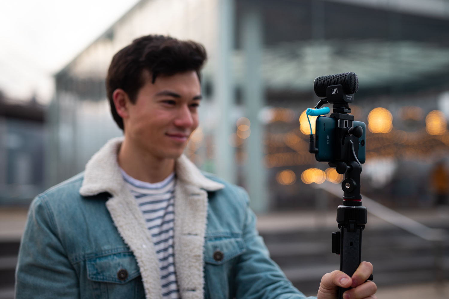 The MKE 200 upgrades the sound of cameras and mobile devices