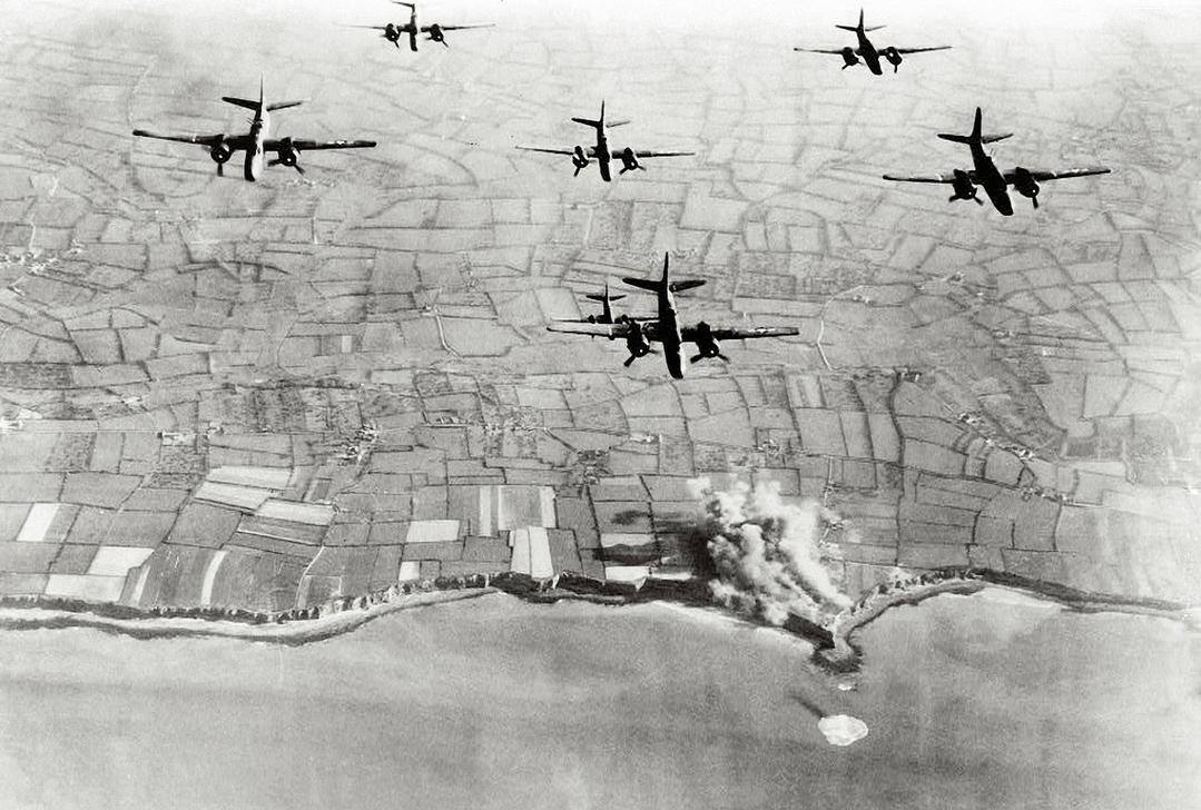 AKG2492454 Normandy Landings © akg-images