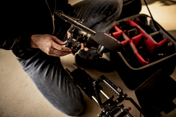 The MKE 600 shotgun microphone focuses on the action