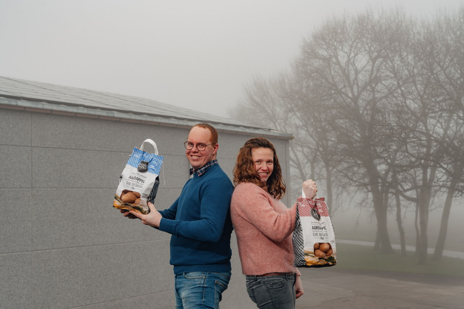 Jasmien en Mathias van Puur Patat wekken zonne-energie op in Tielt (Foto: Illias Teirlinck)