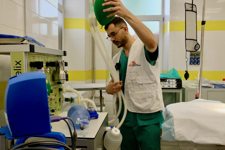 MSF Emergency department Activity Manager, Dr. Khassan El-Kafarna, at Kostiantynivka hospital in Ukraine Copyright: Linda Nyholm/MSF