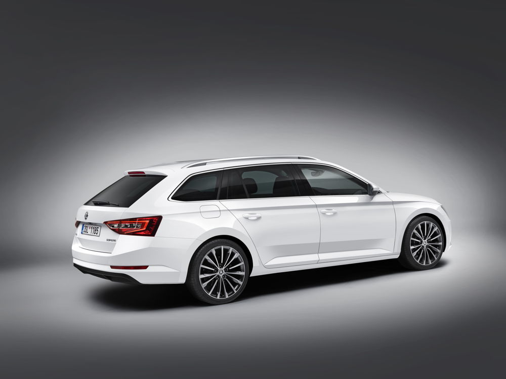 From the self-assured front to the dynamic and elegant side view and the unmistakeable diffuser: the ŠKODA Superb Combi, which was awarded the 'Red Dot Award' for product design, is passionate, modern and emotive.
