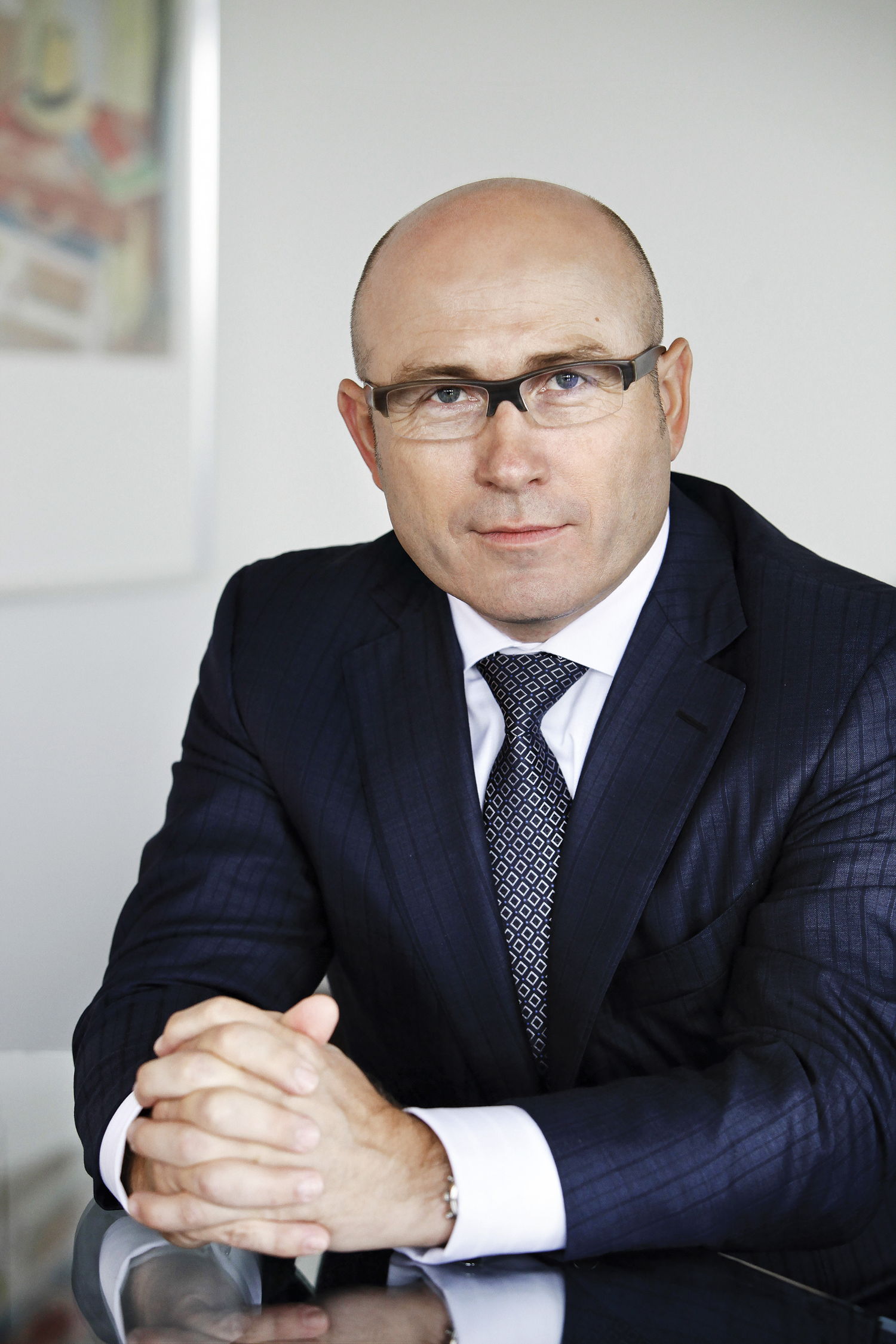 Bernhard Maier (55), former Porsche Sales and Marketing Director, took over as CEO of the ŠKODA brand on 1 November 2015.