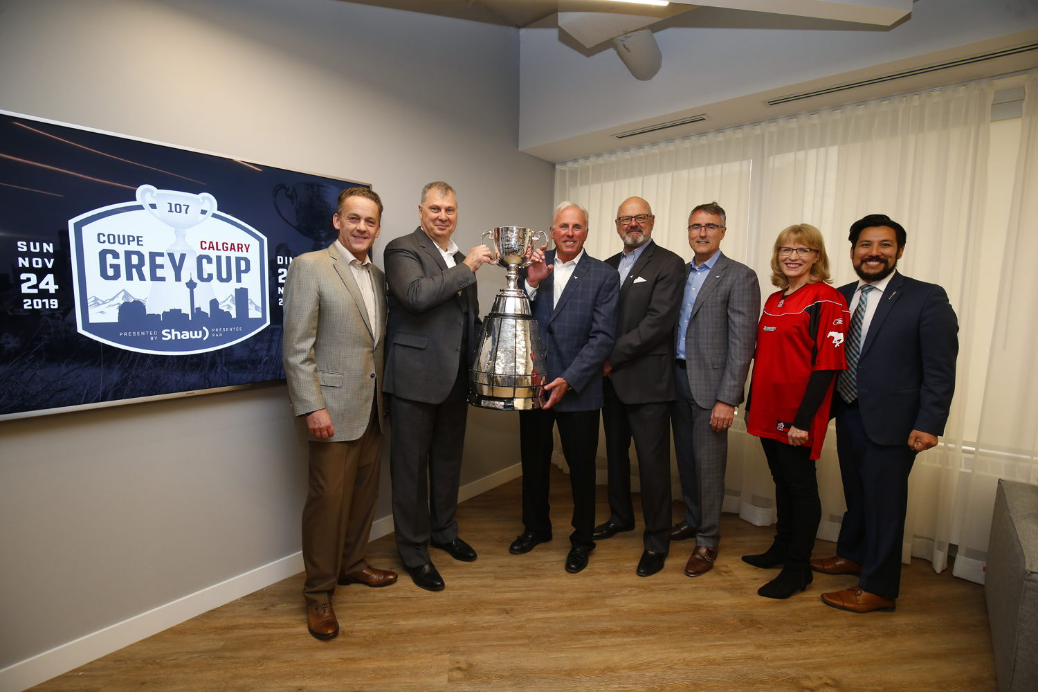 G à D : Brad Shaw, Randy Ambrosie, John Hufnagel, Ken King, John Bean, Cindy Ady et Ricardo Miranda. Photo : Todd Korol/LCF.ca