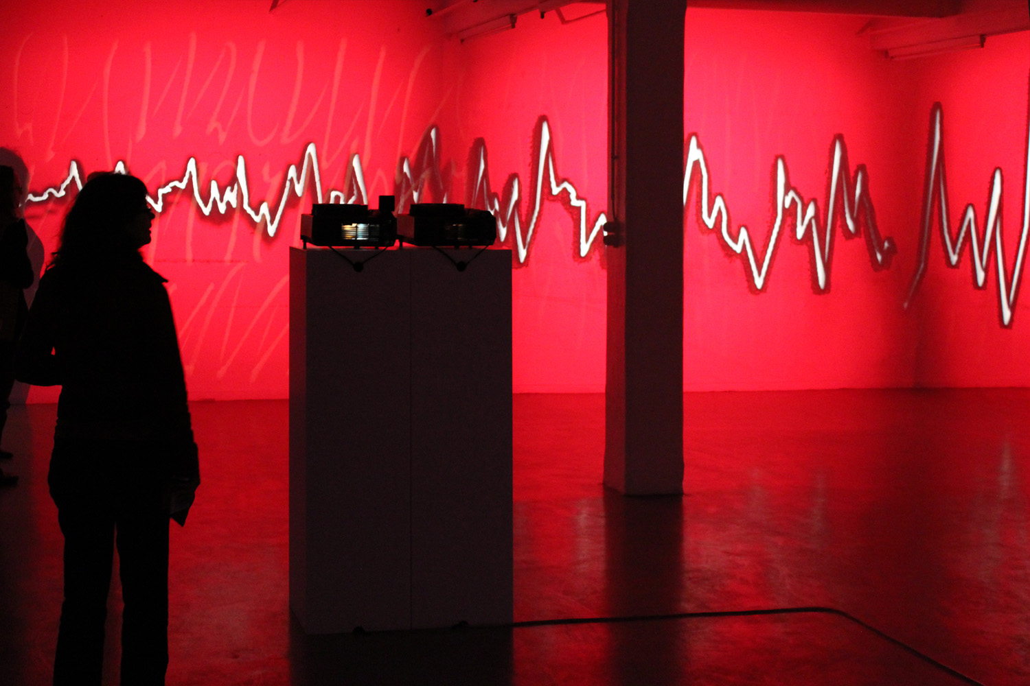Het Brusselse centrum voor digitale cultuur iMAL viert zijn 25e verjaardag en blikt terug met een bijzondere tentoonstelling
