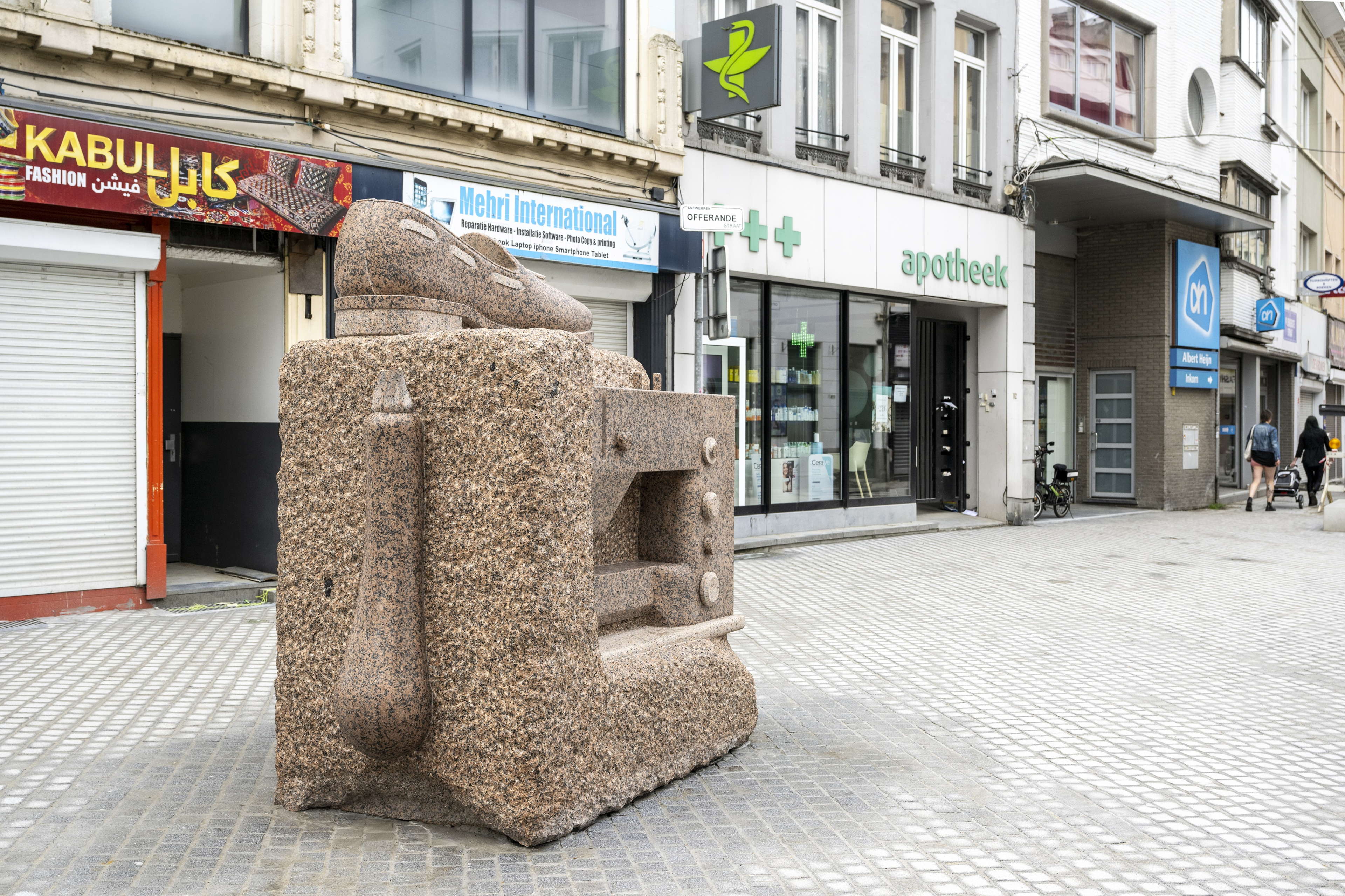 Feestelijke opening Lange Beeldekensstraat met nieuw kunstwerk
