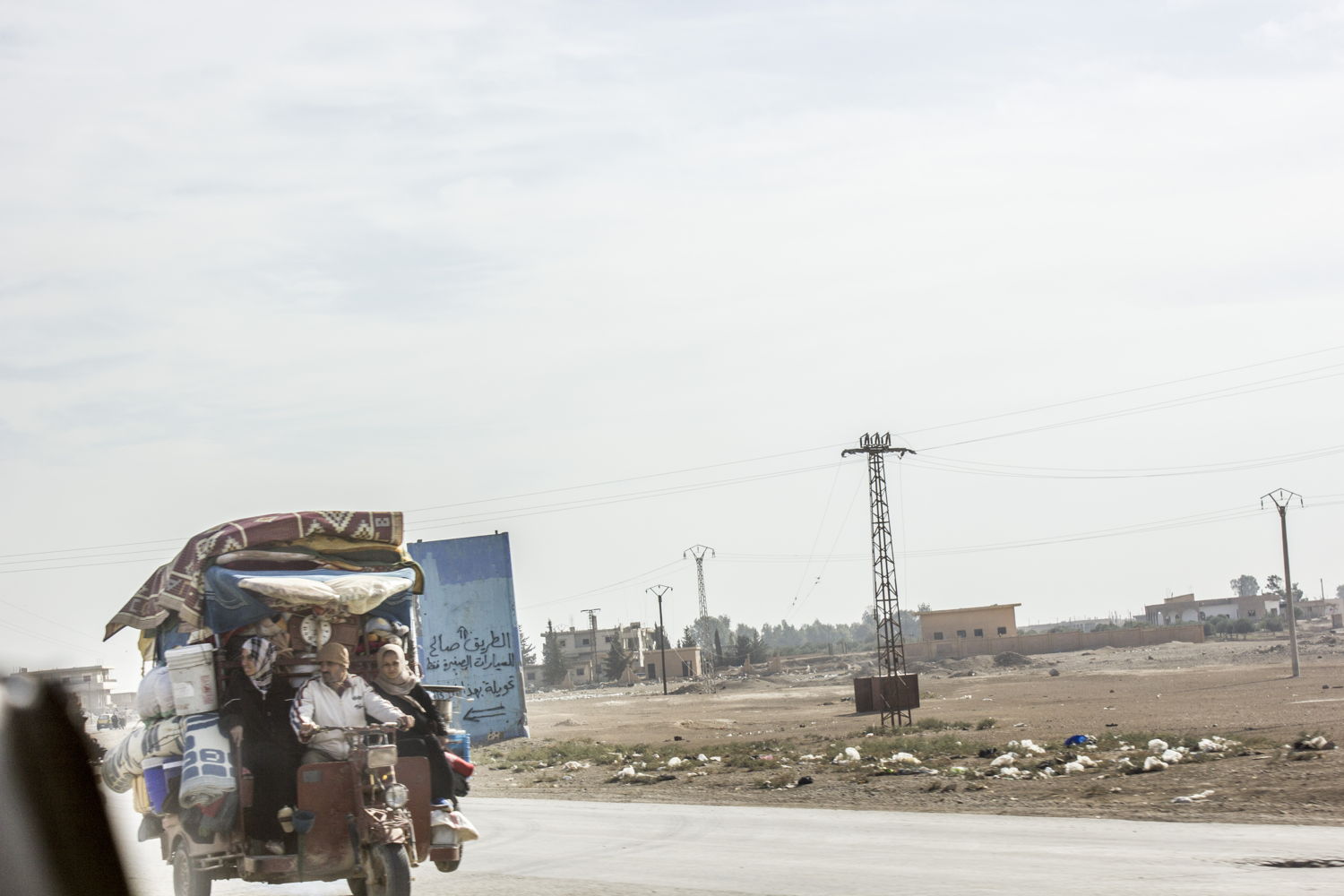 As some of Raqqa governorate residents were informed that they can return home, many packed their belongings and headed back home. Most go back to damaged houses. Credit: Diala Ghassan/MSF