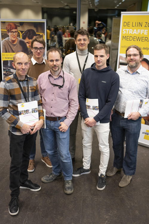 Van links naar rechts: Dave Meynaerts (De Lijn 3de plaats), Merten Fermont (student 1ste plaats), Kelly De Koninck (professional 1ste plaats), Christophe Bourgeois (student 3de plaats), Wim Vermeylen (De Lijn 2de plaats), Stefaan Van Slycken (professional 2de plaats)
Foto: Stefaan Van Hul