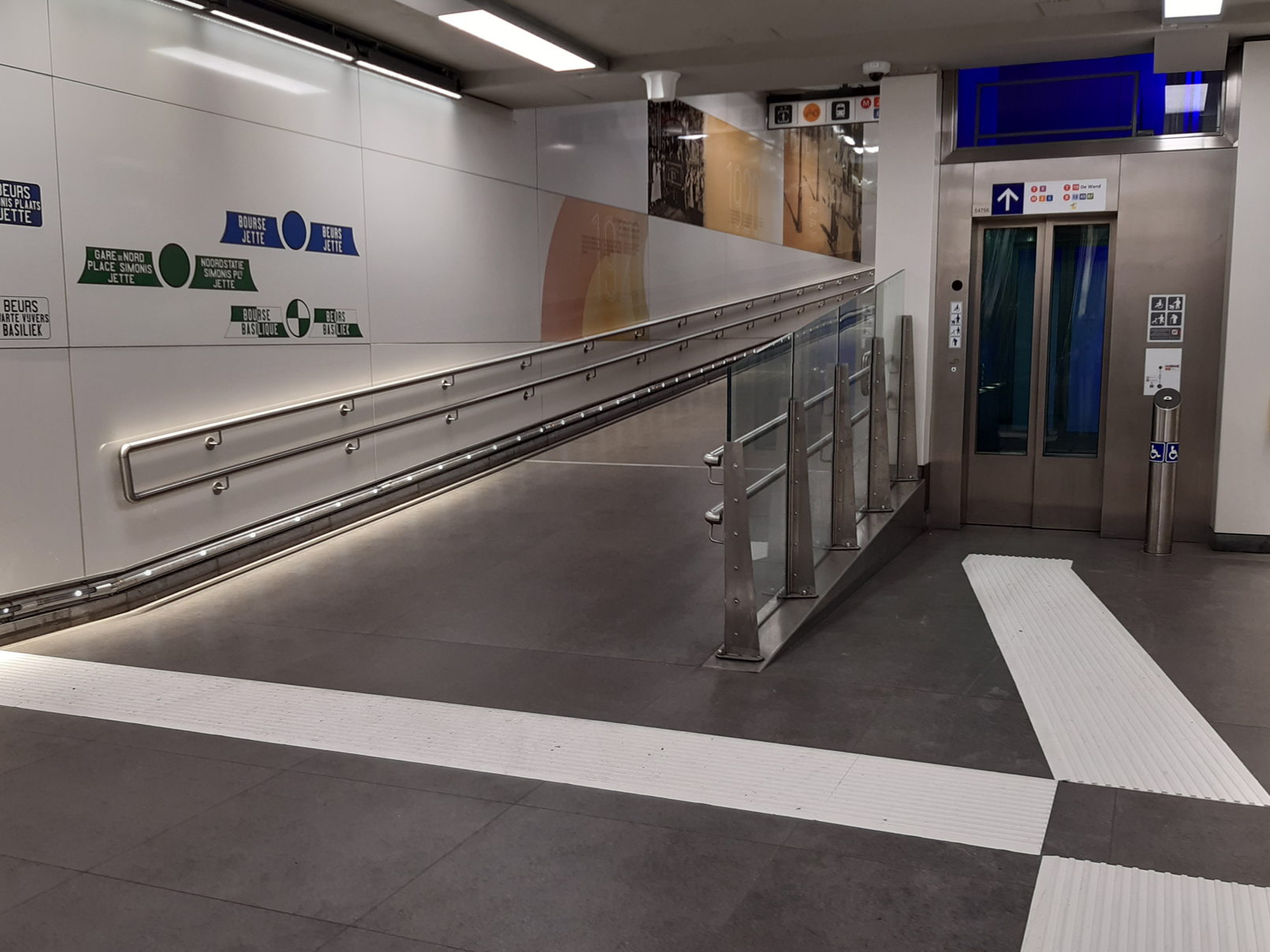 Métro bruxellois : 10 nouveaux ascenseurs rendent plus accessibles les stations Parc et Simonis
