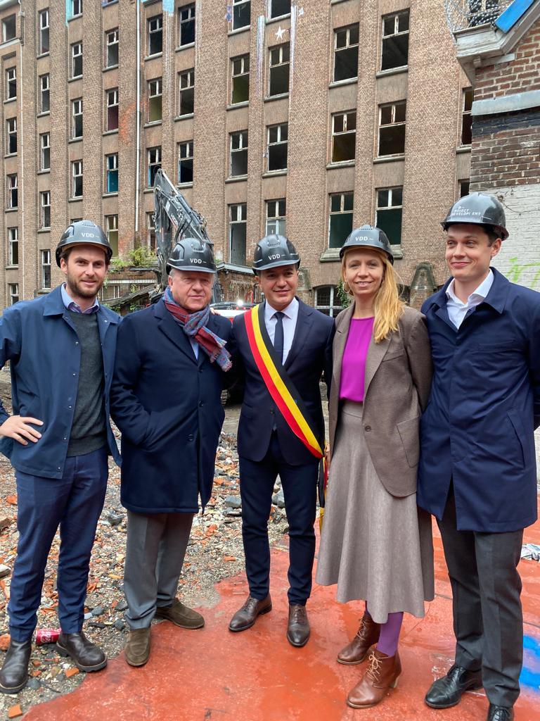 Louis Claes van YUST, Johan Vandendriessche van VDD Project Development, Burgemeester Emr Kir, Brussels staatssecretaris Ans Persoons en Jo Gielen van REDET.