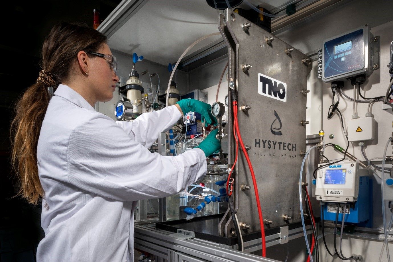 Ambient electrolysis test station and Demeter-1 electrochemical filter press type flow reactor for electrochemical conversion of biobased chemicals ©TNO