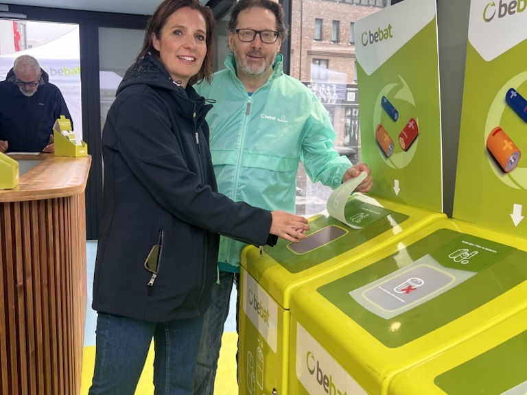 Startschot ‘Back Friday’-campagne van Bebat en Recupel op het Molenpoortplein in Hasselt 