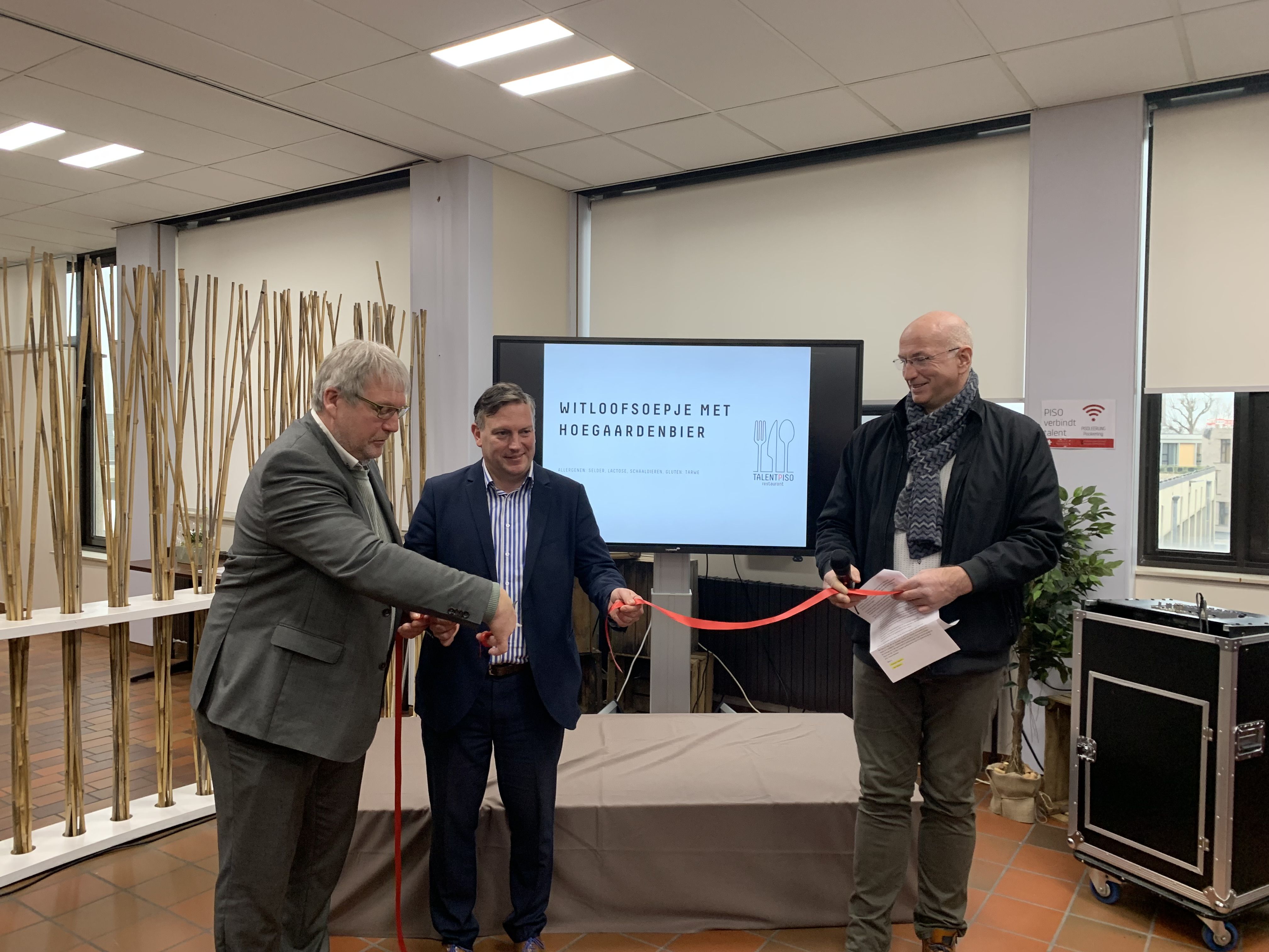 Op 27 januari werd de nieuwe didactische keuken van PISO Tienen officieel ingehuldigd door gedeputeerden Bart Nevens en Gunther Coppens en directeur Koen Kempeneers