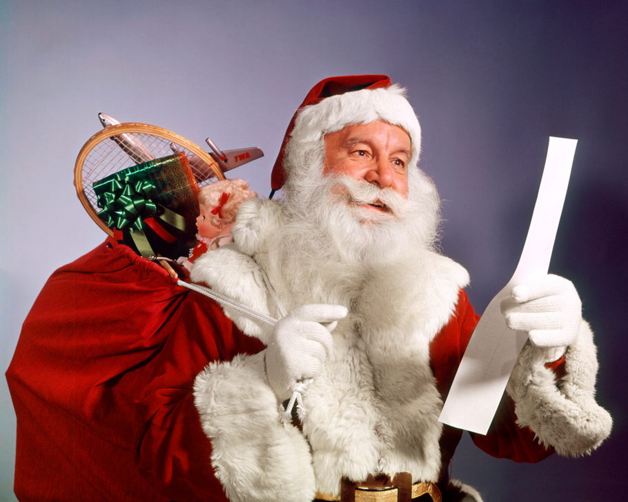 AKG5321985" 1960s Sants Claus reading the list of naughty and nice." ©akg-images / ClassicStock / H. ARMSTRONG ROBERTS AKG5321985" 1960s Sants Claus reading the list of naughty and nice." ©akg-images / ClassicStock / H. ARMSTRONG ROBERTS